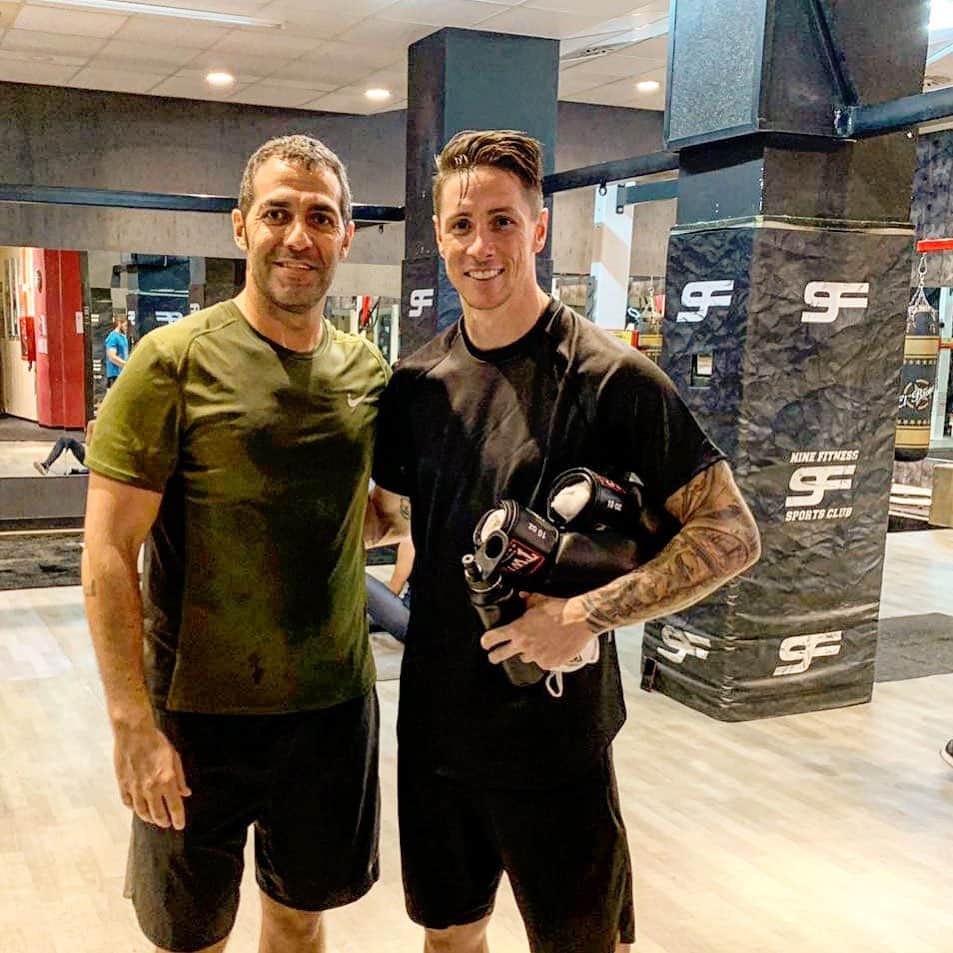 フェルナンド・トーレスのインスタグラム：「Gente 🔝 en lugares 🔝  #9F  #9F  #9F  #9F  #9F  #9F  #9F 🔝people in 🔝 places  @mariodelarosa.act @9fitness」