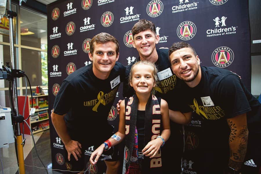エマーソン・ハインドマンさんのインスタグラム写真 - (エマーソン・ハインドマンInstagram)「Thank you @childrensatl for having us! A day full of smiles 😁🙌🏼」9月24日 5時10分 - ehyndman_96
