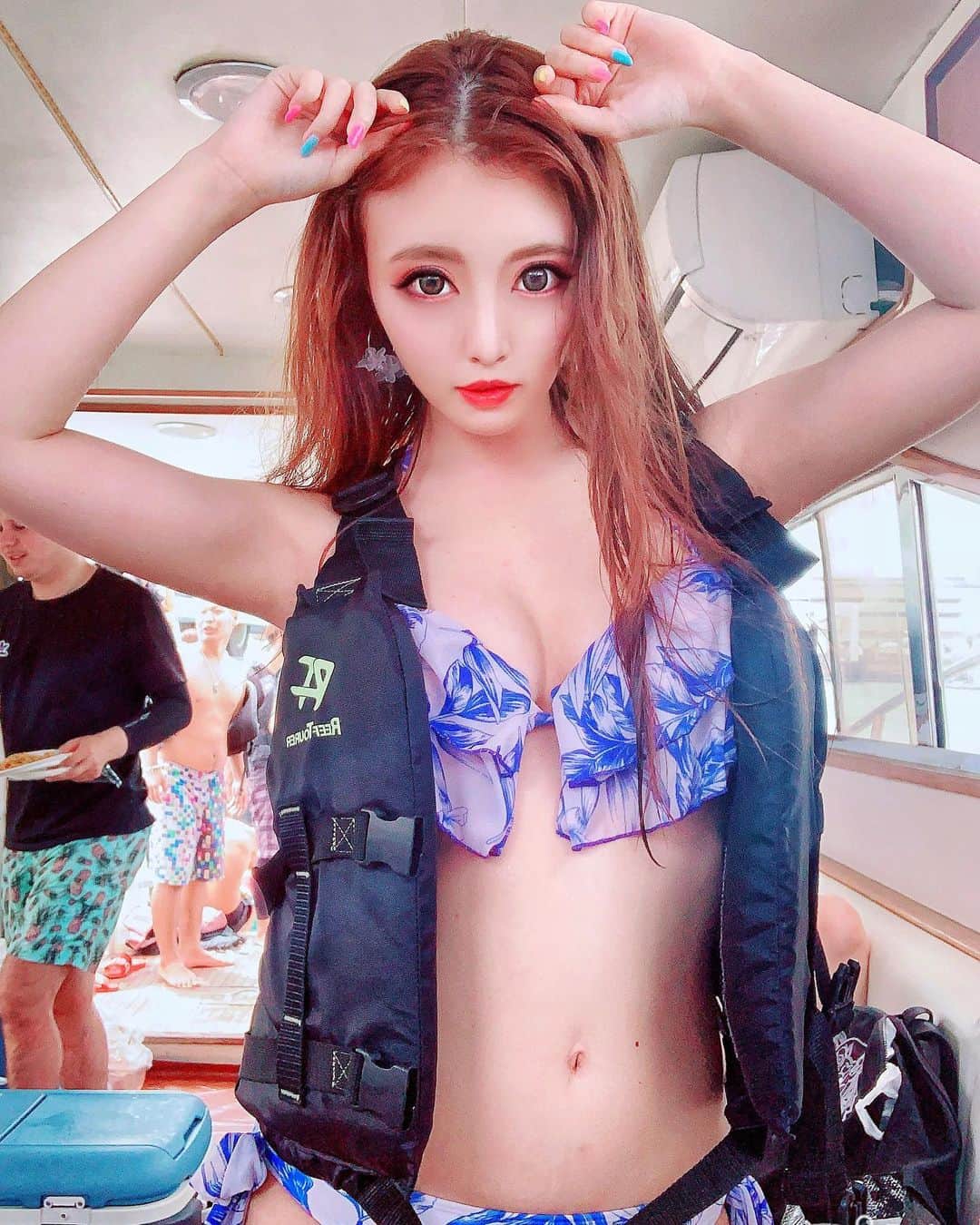 のインスタグラム：「. 太ったグラム。 痩せるグラム。 . #おっぱい 無いグラム。 #ビキニ #クルージング #海 #女子 #アホの集い  #拳会 #1996年生まれ」