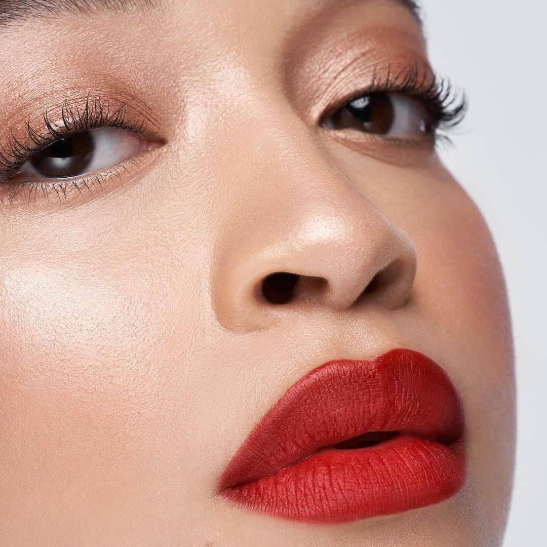 Maybelline New Yorkさんのインスタグラム写真 - (Maybelline New YorkInstagram)「Tag the biggest red lipstick lover you know! Get this 🔥 lip look using our #superstayinkcrayon in 'hustle in heels'!💋」9月24日 5時35分 - maybelline