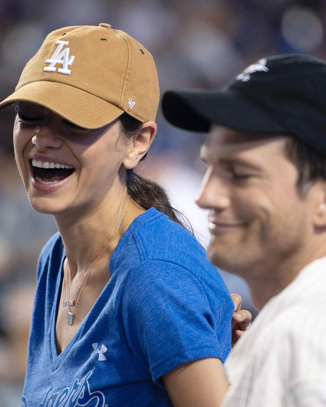 Just Jaredさんのインスタグラム写真 - (Just JaredInstagram)「Ashton Kutcher and Mika Kunis went to the Dodgers game over the weekend with tennis legend Billie Jean King and her partner Ilana Kloss! #AshtonKutcher #MilaKunis #BillieJeanKing Photos: @dodgers」9月24日 5時52分 - justjared