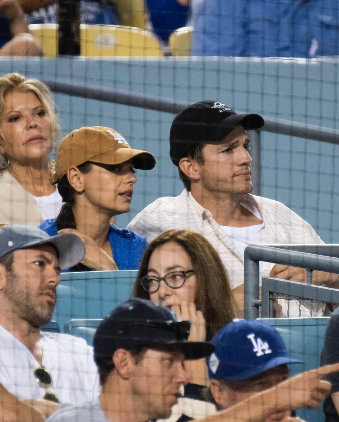 Just Jaredさんのインスタグラム写真 - (Just JaredInstagram)「Ashton Kutcher and Mika Kunis went to the Dodgers game over the weekend with tennis legend Billie Jean King and her partner Ilana Kloss! #AshtonKutcher #MilaKunis #BillieJeanKing Photos: @dodgers」9月24日 5時52分 - justjared