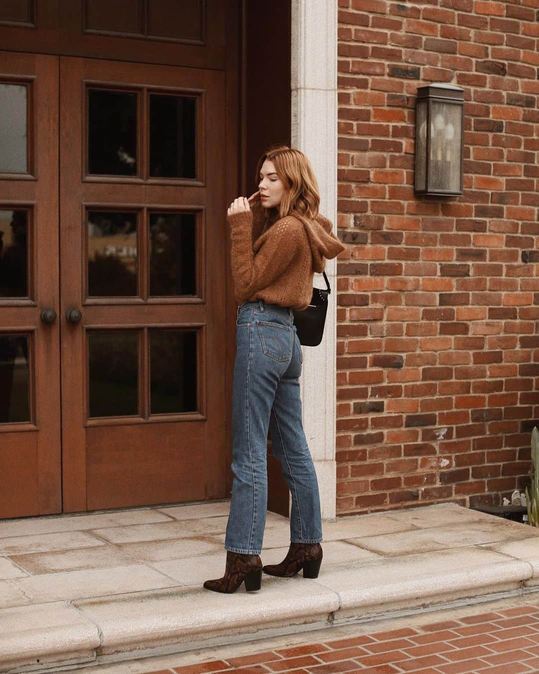 コートニー・ハルヴァーソンさんのインスタグラム写真 - (コートニー・ハルヴァーソンInstagram)「Is there a better combination than denim and boots? I’m especially loving these snake print boots from @aldo_shoes. #aldocrew #ad」9月24日 5時52分 - prettylittlefawn