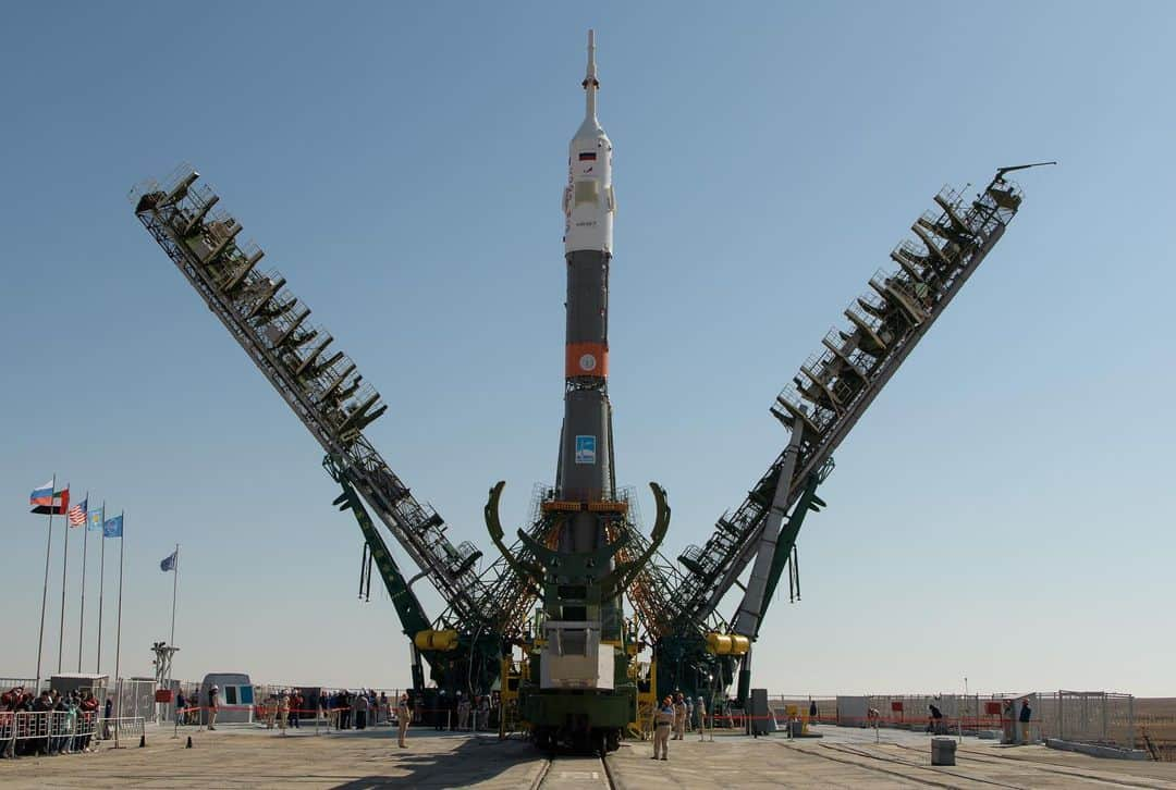 国際宇宙ステーションさんのインスタグラム写真 - (国際宇宙ステーションInstagram)「The gantry arms close around the Soyuz MS-15 rocket after it was raised into vertical position on the launch pad at the Baikonur Cosmodrome in Kazakhstan on Monday. Two Expedition 61 crewmates, Jessica Meir of NASA and Oleg Skripochka of Roscosmos, will lift off aboard the Soyuz with spaceflight participant Hazzaa Ali Almansoori from the United Arab Emirates on Wednesday at 9:57 a.m. EDT. The trio will reach the orbiting lab less than six hours later and dock to the Zvezda service module at 3:45 p.m. Credit: NASA/Bill Ingalls #nasa #roscosmos #unitedstates #russia #uae #international #space #station #baikonur #cosmodrome #kazakhstan」9月24日 5時50分 - iss