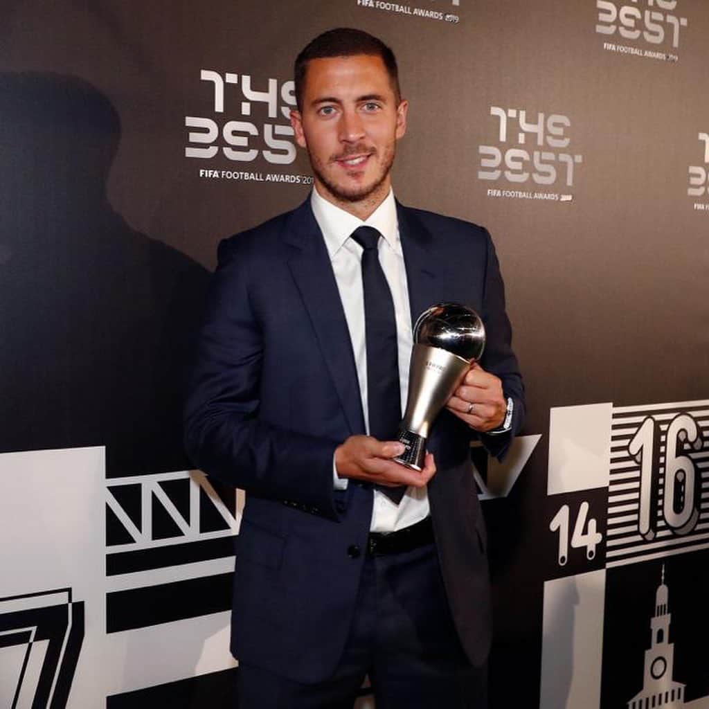 エデン・アザールのインスタグラム：「Night out 😉🏆 #TheBest」