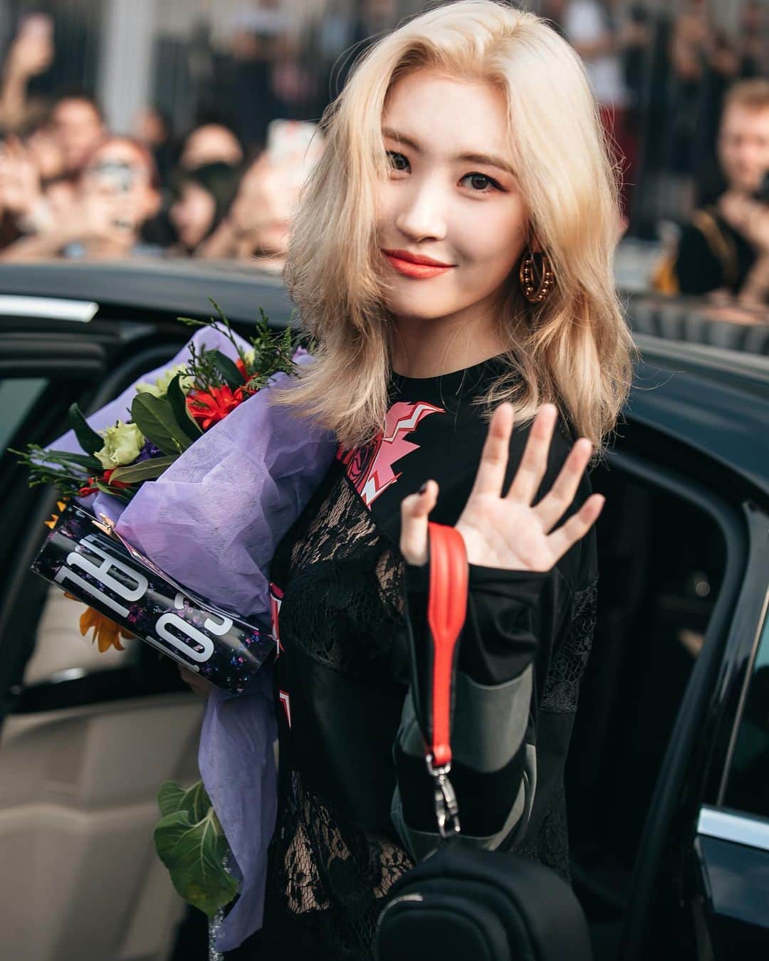 가로수길 , Seoulさんのインスタグラム写真 - (가로수길 , SeoulInstagram)「MFW Street Fashion Style Thx @miyayeah 🔥🔥 선미 😍😍 . . #선미패션 #instafashion #파리 #선미머리 #서울패션위크 #sfw #오오티디 #선미 #koreafashion #패션그램 #womenswear #nyfw #데일리그램 #outfit #ootd #street #streetfashion #streetphoto #가로수길 #이태원 #사진 #스트릿패션 #모델 #wiwt #nyfw #pfw」9月24日 6時42分 - jaylim1