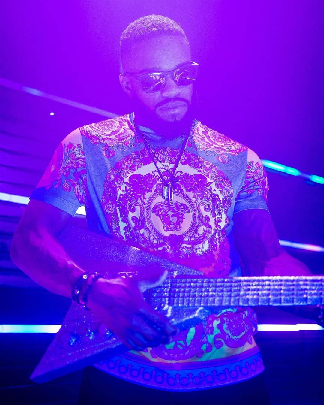 デライノ・デシールズ・ジュニアのインスタグラム：「Y’all want to join my band? 🎸 🥁 📸 : @high_vis」