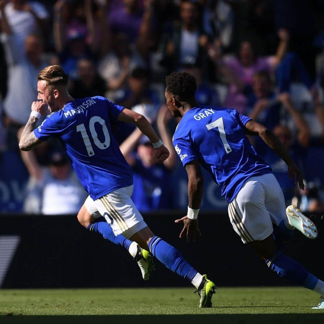 プレミアリーグさんのインスタグラム写真 - (プレミアリーグInstagram)「When you want to celebrate but he keeps running away... 🏃‍ #PL #PremierLeague @lcfc」9月24日 8時03分 - premierleague