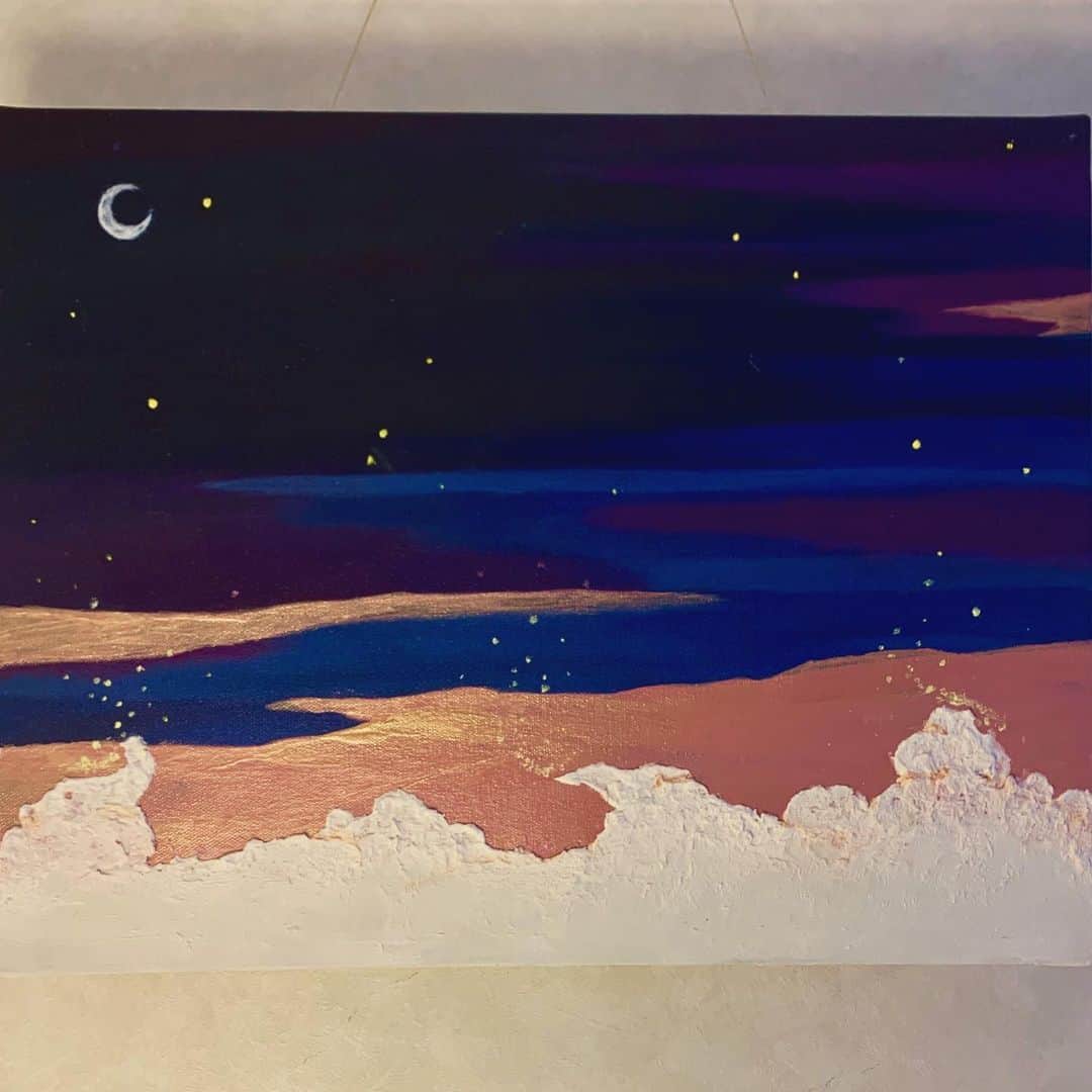 澤田友美さんのインスタグラム写真 - (澤田友美Instagram)「. moon 🌙🎨 . 雲はセレナイトのパウダーでふわふわ。 #moon#painting#canvaspainting#art#celenite#magical」9月24日 7時57分 - tomomi__sawada