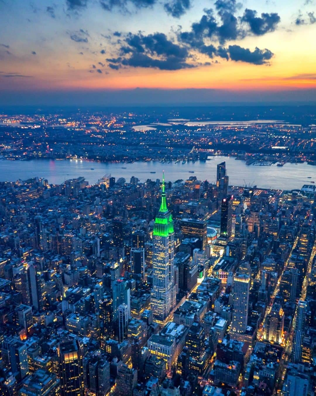 nyonairさんのインスタグラム写真 - (nyonairInstagram)「“The city seen from a FlyNYON Helicopter is always the city seen for the first time, in its first wild promise of all the mystery and the beauty in the world.” ― F. Scott Fitzgerald, The Great Gatsby . (ok well kinda, we changed a few words 😉) . 📸 Use #FlyNYON @FlyNYON and #NYONAir @NYONAir for a chance to be featured! 📸 . . . . . . . . . #Thebigapple #Nycity #newyorkiloveyou #centralparkmoments #manhattanskyline #Manhattanview #nycgo #cbsnewyork #newyorkstateofmind #newyorkblogger #nycgallery #brooklynart #lowemanhattan #grandcentralterminal #empirestatebuilding #newyorkcity #photography_top #photographernyc #photographeroftheday #photographylovers #ny1pic #brooklynbridgepark #thebigapplewestside #newyorkexplored #nycprimeshot #complex #NYONStudio」9月24日 8時01分 - nyonair