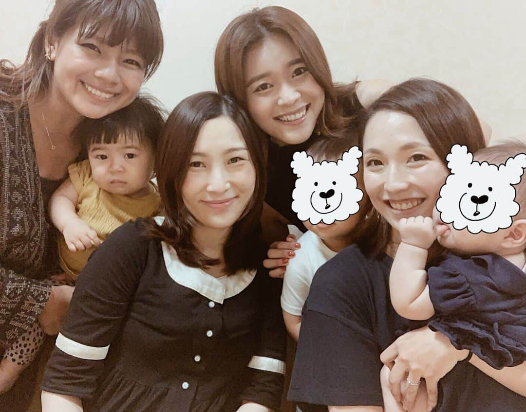 クロさんのインスタグラム写真 - (クロInstagram)「チーム同級生's な感じで💁🏽‍♀️💕 子供たちとは別室で会ってもらったよ✨ これからはママとしても情報交換たくさんしていけたら良いなぁ〜 そして子供たちが仲良くなってくれたら尚嬉しい😚🙏🏽. . #はあちゅう #さゆみん #Remi #生後410日 #1y1m14d #baby #女の子ママ #あいのり #ママリ#ベビフル #コドモノ #赤ちゃんのいる生活 #mamagirl #親バカ部 #楽天ROOM #smiling #smilingbaby #うちのおにぎりちゃん #smilingiscontagious #笑顔の連鎖 #ちびクロdiary」9月24日 8時08分 - kuro_risa