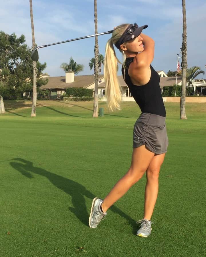 アリサ・ディオミンのインスタグラム：「What a nice fairway 💚 #satisfying」