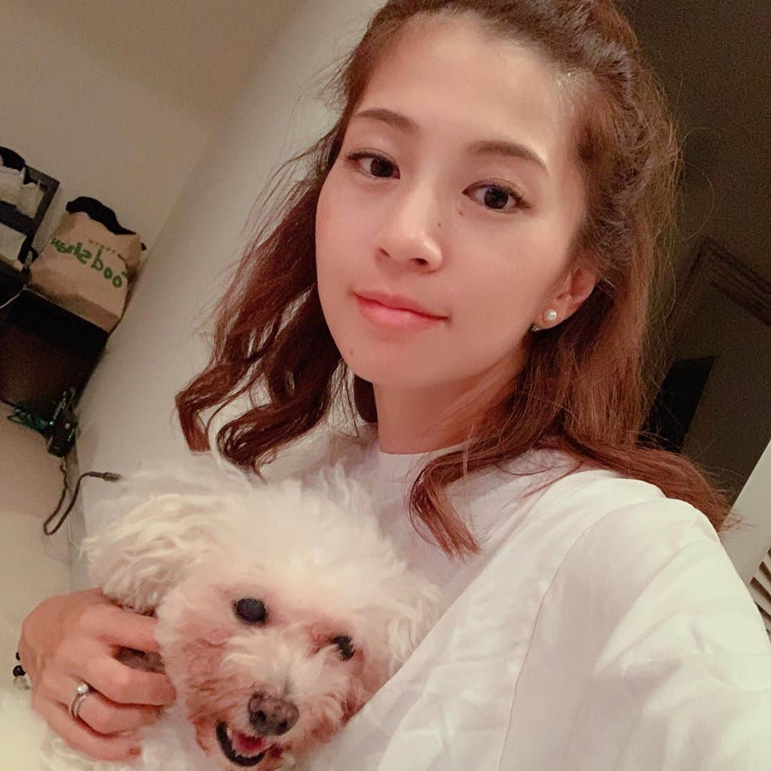 安田美沙子さんのインスタグラム写真 - (安田美沙子Instagram)「昨日はmisonoと、中村静香ちゃんと一緒でした😊❤️ 静香ちゃんとは楽屋も一緒で、沢山お話したり、一緒にステージに立ったり。。同郷という事で、なんだか安心出来る存在✨またすぐに会いたいな😊❤️ misonoのライブや、言葉に感動して、パワーを貰いました。歌声はもちろん、魂こもった歌声、引き込まれました♥️ とんぼ帰りの京都✨実家が恋しい。。。 . . . #instagood #kyoto #afterparty #hometown #onepeace #bordersatbalcony」9月24日 8時45分 - yasuda_misako