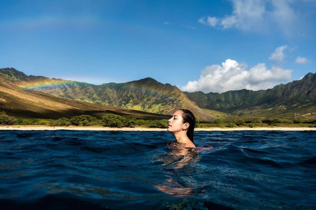 鮎河ナオミさんのインスタグラム写真 - (鮎河ナオミInstagram)「Double rainbow🌈🌈 スノーケル中に見たダブルレインボー❣️ ハワイでは、ダブルレインボーは「幸せの予兆」という言い伝えがあります✨ . . . . . #doublerainbow #rainbow #snorkel #luckyme #sobeautiful #hawaii #makuabeach」9月24日 8時50分 - naomiayukawa