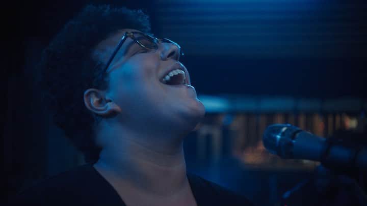 アラバマ・シェイクスのインスタグラム：「Catch Brittany Howard (@blackfootwhitefoot) on tour this week in NYC (9/24), Boston (9/25), and Philly (9/27)! Tickets and more info at brittanyhoward.com」