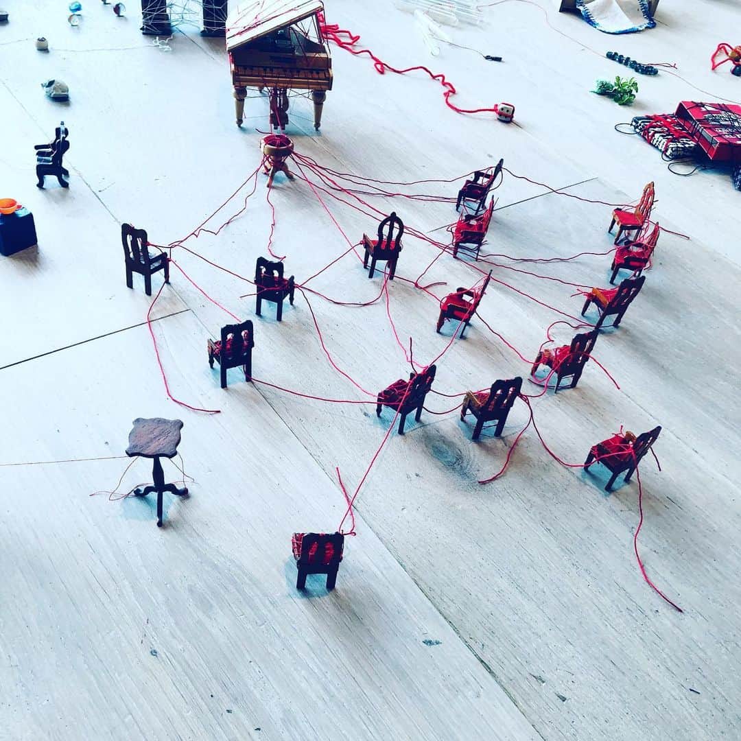 中野敬久さんのインスタグラム写真 - (中野敬久Instagram)「#塩田千春 #art #roppongihills #strings #tied #red」9月24日 9時33分 - hirohisanakano