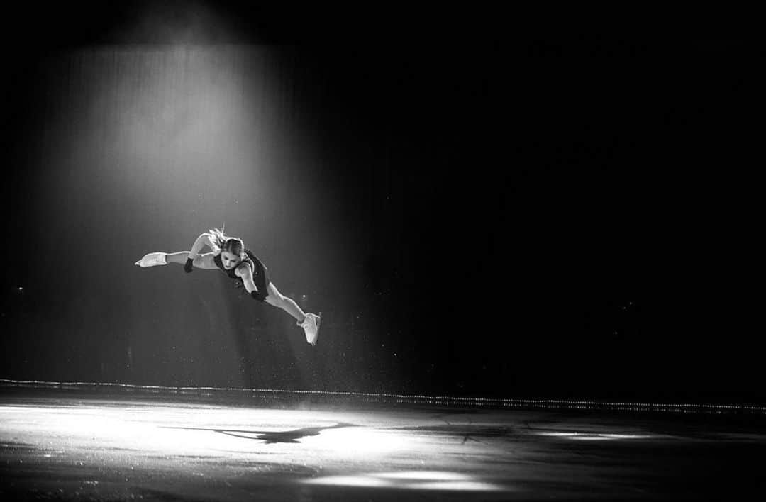 Paige Rydbergのインスタグラム：「Shania Twain was playing in the making of this photo, don’t let the pleasing aesthetic fool you😉🥳 📷: Dave Camara Photography @davecamara1 📍 Shipstad Entertainment」