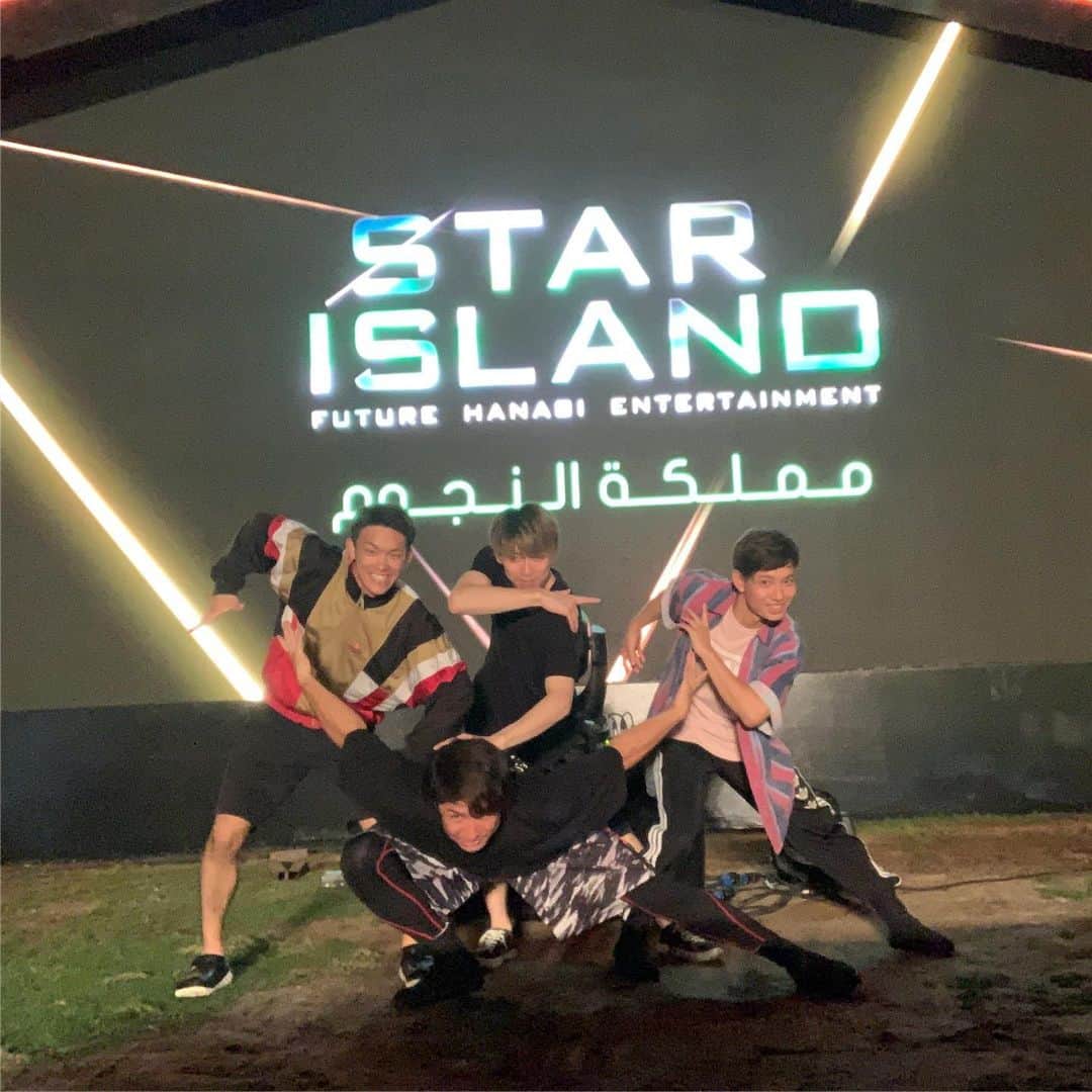 大舌恭平さんのインスタグラム写真 - (大舌恭平Instagram)「9月23日サウジアラビア西部の都市ジェッタにて行われた、サウジアラビア建国記念日特別エディション「STAR ISLAND SAUDI ARABIA -NATIONAL DAY EDITION」に出演しました。 今回のイベントでは、世界チャンピオンも有する一輪車チーム、BMX、スティルト、ファイアパフォーマンス、新体操、歌舞伎モチーフやアクロバットという多彩な日本のパフォーマーとダンサー総勢約50名と共に、花火、照明、映像を駆使した日本最高峰のエンターテインメントパフォーマンスでサウジアラビアの建国89年をお祝いさせて頂きました！ 中東初上陸のSTAR ISLANDに出演し、様々なジャンルのパフォーマーと出会えた事、そして日本のエンターテイメントが世界に通用する事を体感出来た事も、最高の経験となりました。 共演者、スタッフの皆様ありがとうございました。 Kyohey is posting from Saudi Arabia. Thank you for having us STAR ISLAND SAUDI ARABIA NATIONAL DAY EDITION! I’m very happy to perform on the national foundation day of Saudi Arabia with all staff and talented performer from Japan. ＃STARISLANDsa＃スターアイランド #saudiarabia #nationalday #rhythmicgymnastics #dance #acrobat #unicycle #stilts #bmx #kabuki #fireworks #dragon #bluetokyo」9月24日 10時33分 - kyohei_ohshita