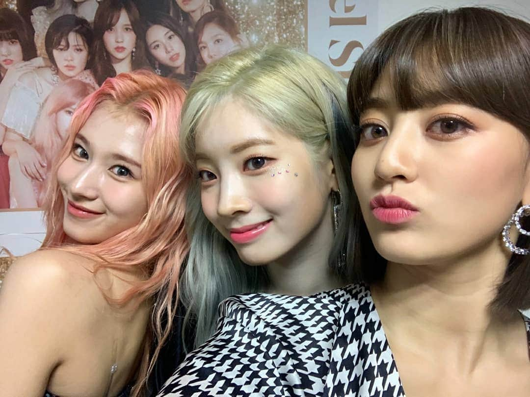 TWICEさんのインスタグラム写真 - (TWICEInstagram)「어제 무대 할 수 없어서 정말정말 아쉬웠지만 열심히 준비한만큼  더 좋은 무대 보여줄거라고 약속할게요🤙😀 #Feelspecial」9月24日 10時50分 - twicetagram