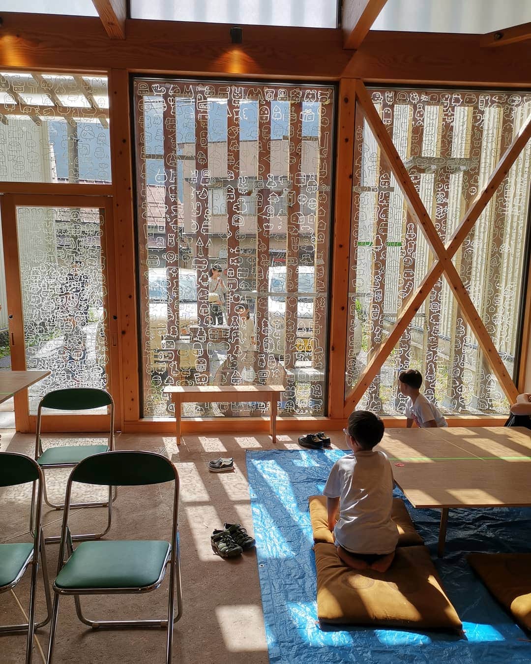 のインスタグラム：「初めてのお客さん #windowdrawing」