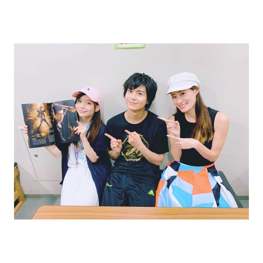 夢月せらのインスタグラム：「最近の観劇録✩.*˚ ＊梅棒【ウチの親父が最強】 初演も見たしLegendでも見る度に感動して大好きな作品。 キャストさんも変わり、楽しみにしていましたが、、、本当に素晴らしかった。初演以上に号泣。 私の最初のウルポイント、あいうえおんがく♬がまた見れて嬉しかった😭 そして文ステで一緒だったひでや。彼がいたから私の涙腺はぶっ壊れたんだと思います😭😭😭 長くなるので割愛しますが、多和田任益 は本当に素晴らしかった😭👏 やっぱり梅棒作品はすごい‼️ ＊柿喰う客【御披楽喜】 初めての柿喰う客でした‼️やしきさんは本当にすごいなー。文ステとは全然違う。役者の芝居だけでノンストップ60分。テンポ感、台詞の量…とにかく圧倒されっぱなしでした。 あの集中力…さっちゃんやこうきの新たな一面も知れて本当に感動しました。  最近いいモノ観れて心がホクホク❤私も頑張らねば\(°Д° )/」