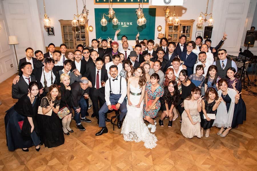川戸沙羅のインスタグラム：「私達の準備不足で、ほぼ白紙で始まった二次会でしたが😭 取りまとめてくれた @genta.sakamoto 君のMCと進行は流石過ぎて頭が上がりません🙇‍♂️🙇‍♀️ @taketo_rmbxrr29 を始めとする叩き上げCREW🎤 急遽DJを引き受けてくれた @djshingen  @dj_negi_046  そして高校卒業したばっかりの時から知ってる @yamaguchi_ryoji  当時から気遣いも完璧だった諒司君は更にパワーアップしていてカメラマンとして参加してくれて久しぶりの再会が出来ました🥺💓 協力してくれた皆様、二次会に参加して下さった皆様 楽しい時間をありがとうございました😊✨ #結婚式 #結婚式二次会 #結婚パーティー #大人の椅子取りゲーム #後々動画を振り返って見てみると智晴は譲りに譲られて優勝している事が発覚w #まぁええやろ優勝や🤣☝️ #いつもありがとう @chiharu.fit」