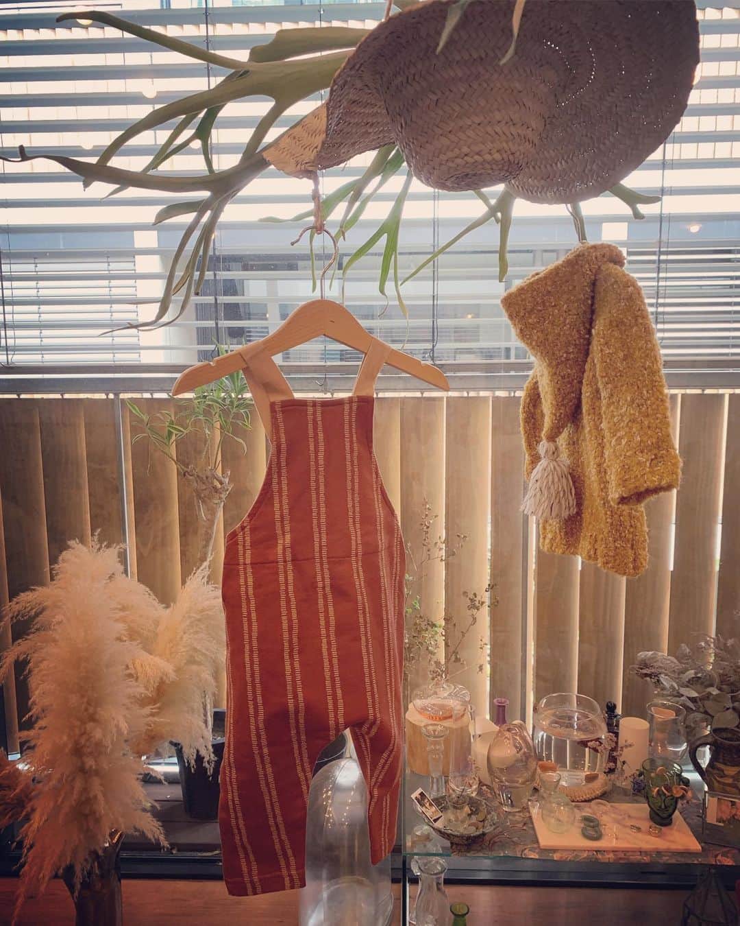 nanako itoさんのインスタグラム写真 - (nanako itoInstagram)「@babyshop で👶🏼 ちょっと先になるかなっていうオーバーオールとこの冬大きめだけど着せちゃおうかなっていうニット🧶 早く着せたい👶🏼💛 . かわいいBaby商品がたくさんでした👗✨ . https://jp.babyshop.com/ . #babyshop #ベイビーショップ」9月24日 11時36分 - nanakoro