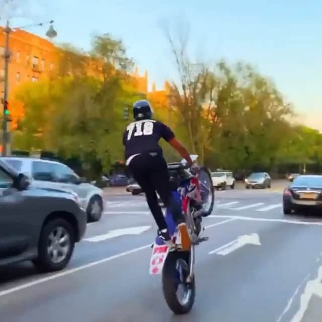 ファンクマスター・フレックスのインスタグラム：「Ain’t NOBODY in this guys league! @leekydabikestar !!!! Nuts!!!」