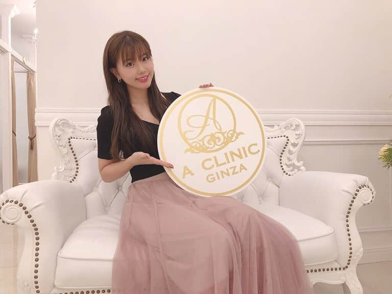 倉田瑠夏さんのインスタグラム写真 - (倉田瑠夏Instagram)「@a_clinic_ginza さんにて、 山崎香名先生に小顔&美肌にしてもらいました🥰✨✨ お部屋もスタッフのお姉さん方もめちゃめちゃ綺麗で心地よい空間すぎました🤤💕👏 👗 . . . お姫様になった気分👸💍♪♪ . . . topsは @mally_fashion ♪♪ . . .  #aclinic #aclinic銀座 #おすすめ #salon #aクリニック #fashion #私服 #ootd #マリー #美容 #小顔 #美肌 #リフトアップ #aスレッド #美容外科 #美容皮膚科 #美容クリニック#pr #山崎香名 @dr_kanayamasaki #小顔効果 #おすすめ店  #패션 #패션스타그램 #옷 #옷스타그램 #ファッション」9月24日 12時03分 - ruka.kurata