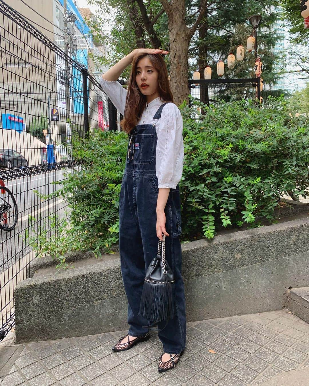 新木優子さんのインスタグラム写真 - (新木優子Instagram)「私服  blouse : vintage salopette : vintage shoes : @togaarchives  bag : @jandmdavidson  今日は @nonno_magazine の撮影の後に、モトカレマニアの撮影な充実した日でしたとさ☺️ #fashion #mystyle」9月24日 23時03分 - yuuuuukko_