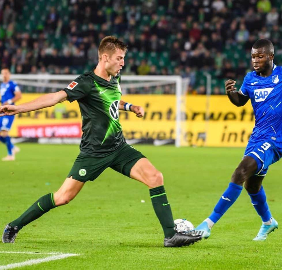 ロビン・クノッヘさんのインスタグラム写真 - (ロビン・クノッヘInstagram)「Wir werden weiter hart arbeiten 🔜 Mainz ⚽️💪🏼 #RK31 #VfLWolfsburg #einTeam」9月24日 22時57分 - robinknoche31