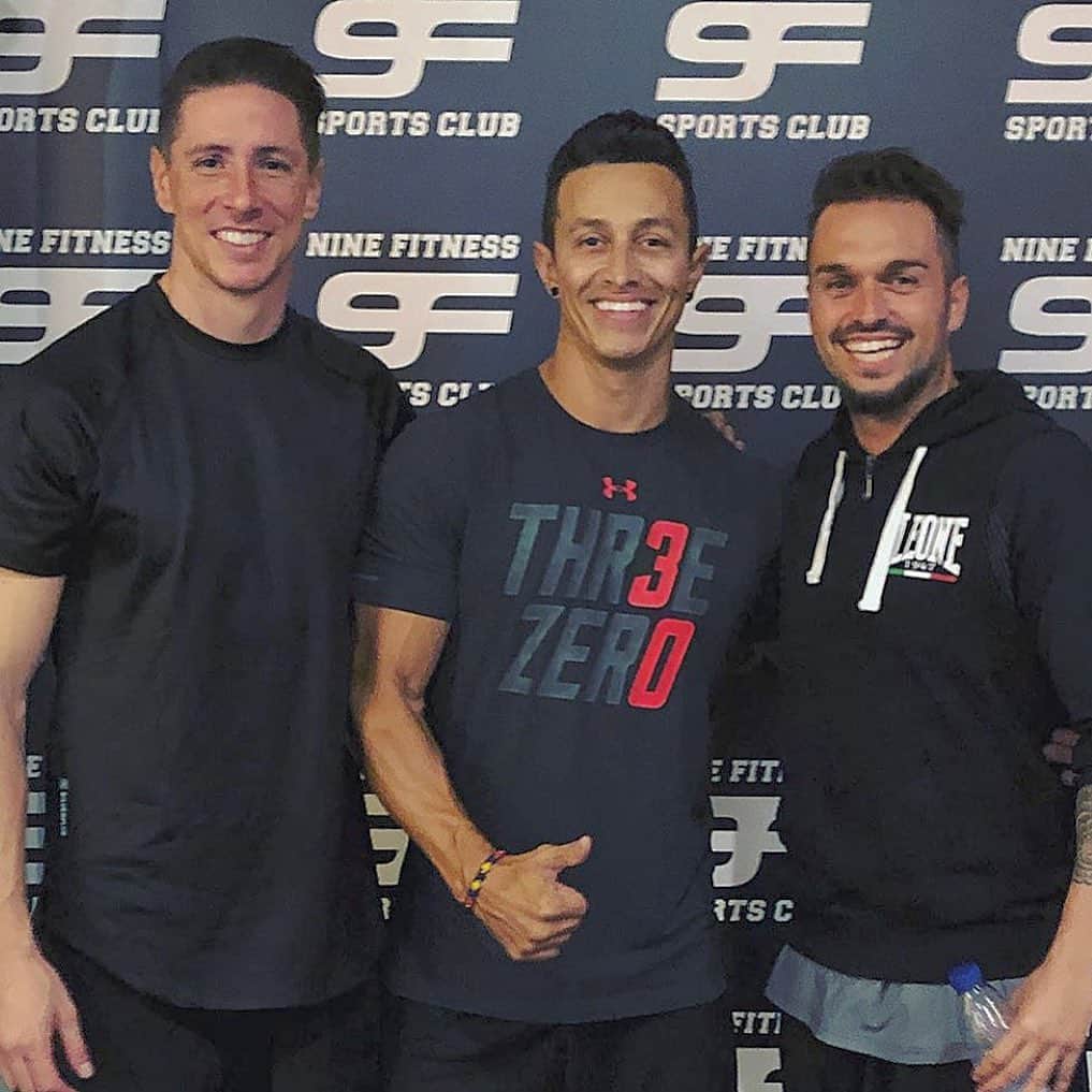 フェルナンド・トーレスのインスタグラム：「Nuevos retos y nuevos métodos de entreno...siempre bien rodeado.  @tiburon.rc @oscar_mele @9fitness」