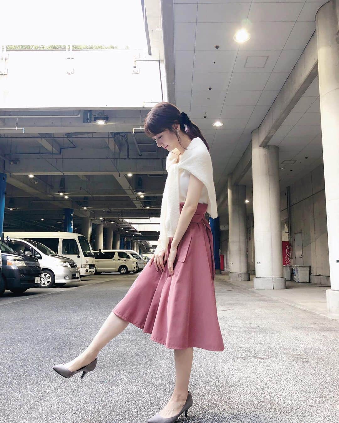 柏木由紀さんのインスタグラム写真 - (柏木由紀Instagram)「. 昨日のお洋服の全身です♡ タグ付けしてますよ〜🏷 靴がGUなんですけども、、 履きやすいので色違い狙ってます。笑 . #acnestudios #GU #jillstuart」9月24日 21時53分 - yukikashiwagi_official