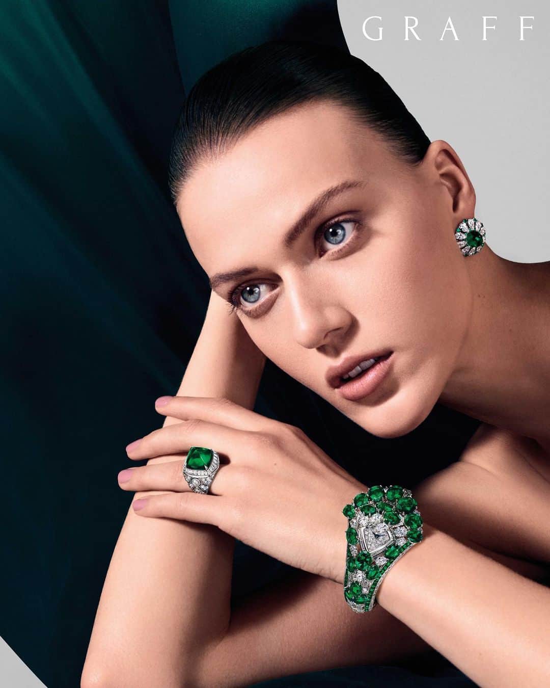 Graffさんのインスタグラム写真 - (GraffInstagram)「The power of three. . #graffdiamonds #highjewelry #emeraldring」9月24日 22時02分 - graff