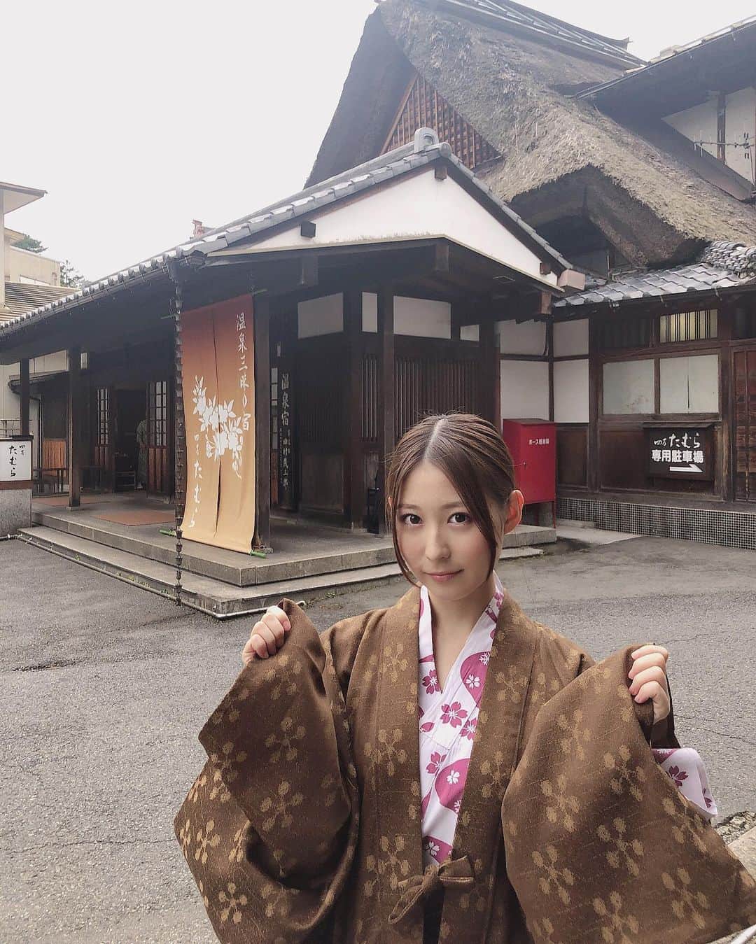 飛鳥りんのインスタグラム：「久しぶりに温泉旅行❤️ 毎日温泉入りたい😂♨️ つるつるすべすべなった🧖‍♀️💕」
