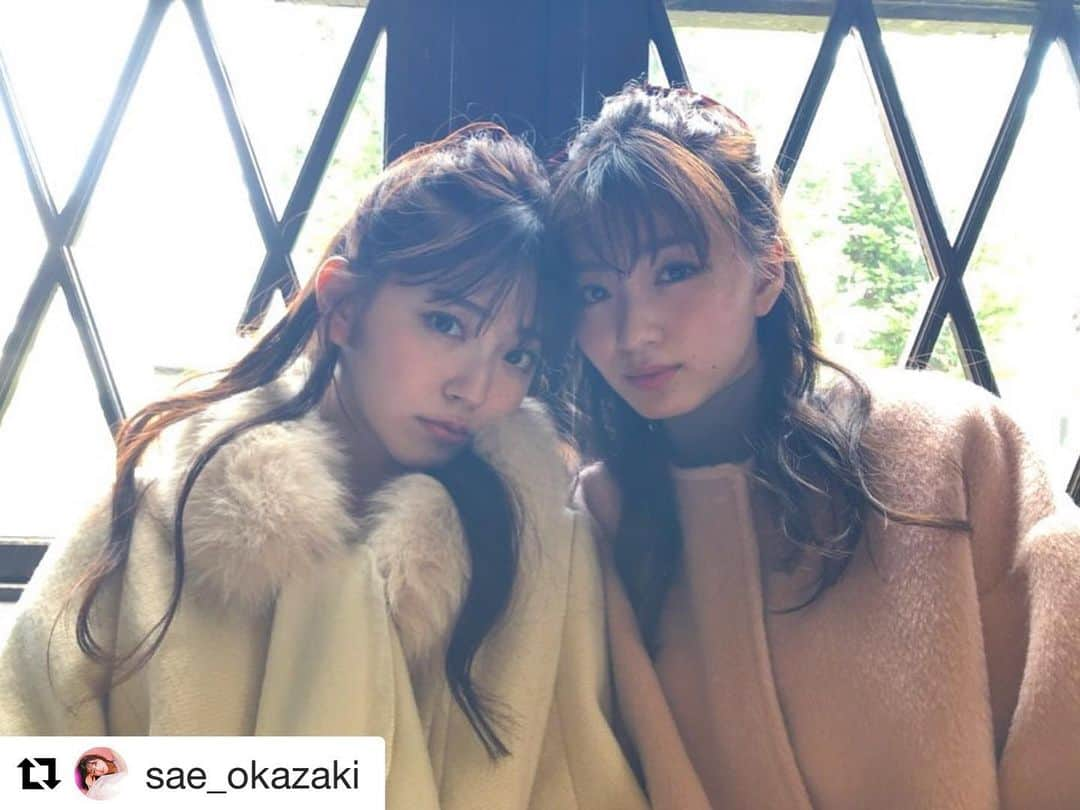 Rayさんのインスタグラム写真 - (RayInstagram)「#Repost @sae_okazaki with @get_repost ・・・ Ray11月号🌹 鈴木さんと楽しく撮影、 すっかり冬物コートでござんす🐒 是非見てねん！  #Ray #鈴木愛理 #姉妹のような #この感じ #似てると言われます #たまに #私姉？ #妹？ #実際は鈴木さんが #１つ先輩 #みんな読んでね」9月24日 22時04分 - ray.magazine