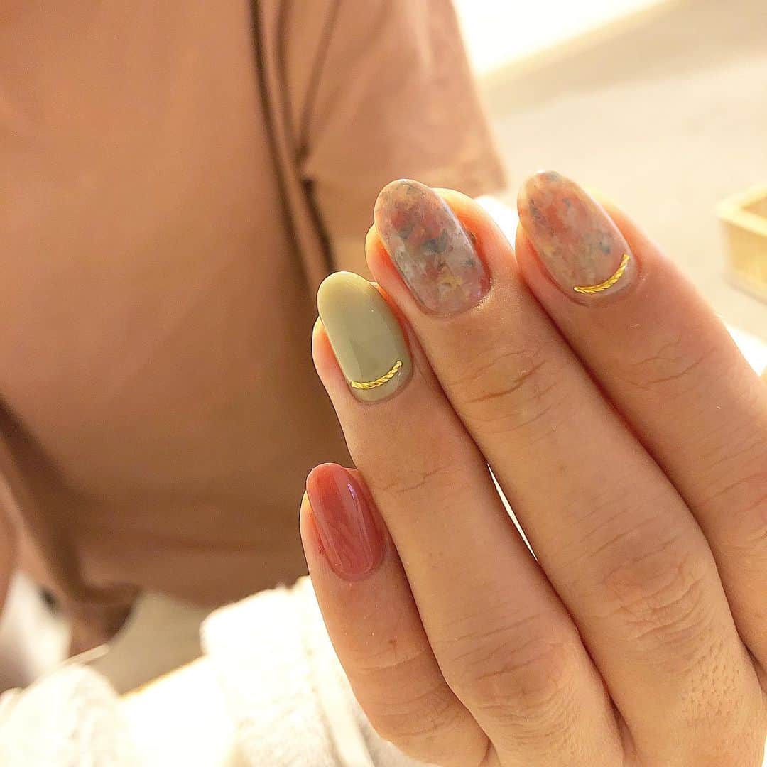Kana Kobayashiさんのインスタグラム写真 - (Kana KobayashiInstagram)「#nails #タイダイネイル #秋色ネイル #バスキア #ネイル #ネイルアート #ピスタチオ #Autumn」9月24日 22時14分 - anela_kana