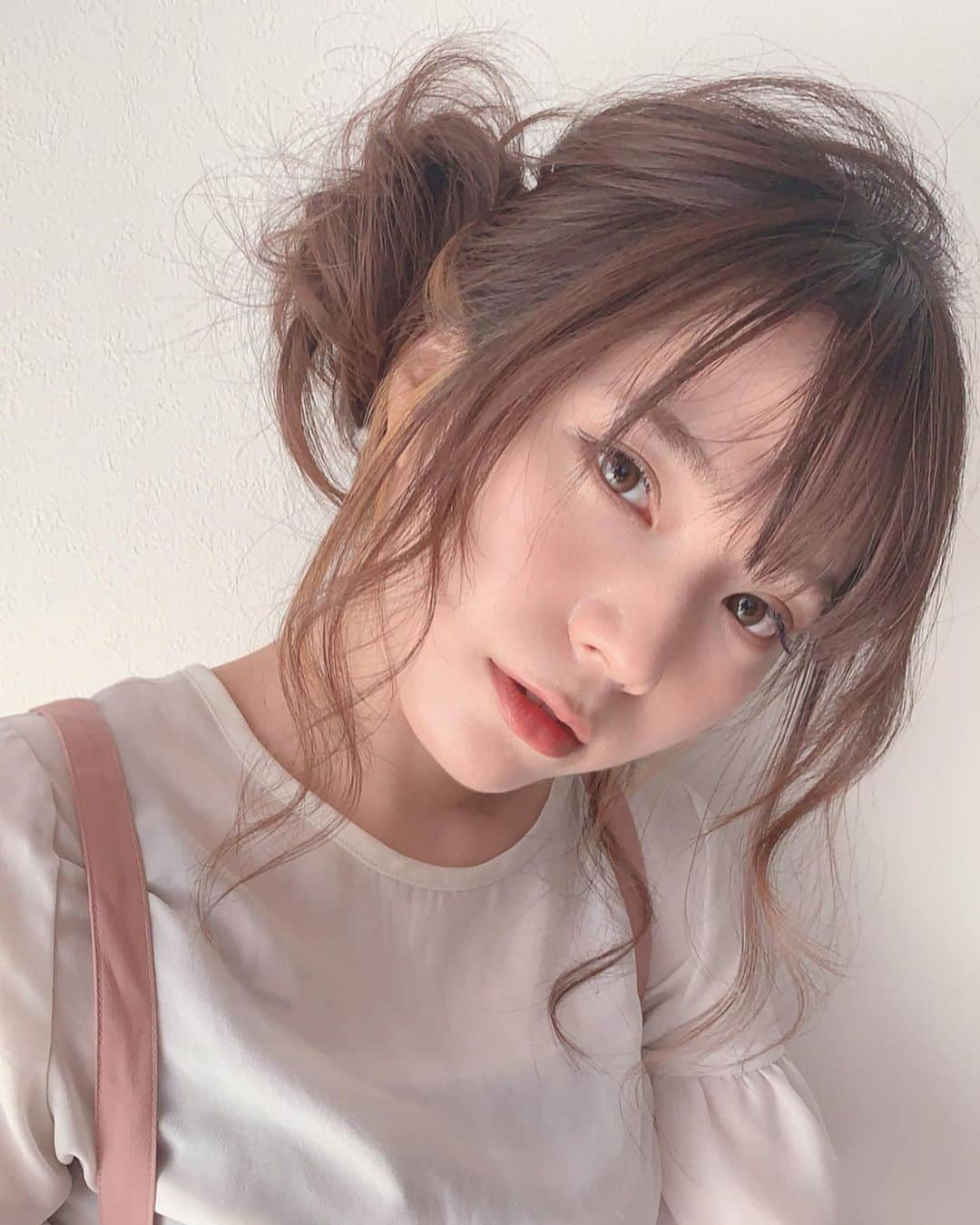 青山日和さんのインスタグラム写真 - (青山日和Instagram)「ㅤㅤㅤㅤㅤㅤㅤㅤㅤㅤㅤㅤㅤ ㅤㅤㅤㅤㅤㅤㅤㅤㅤㅤㅤㅤㅤ 追加でヘアアレンジ投稿も。 アレンジ余裕で出来るくらいには伸びました✨ ㅤㅤㅤㅤㅤㅤㅤㅤㅤㅤㅤㅤㅤ 衣装の @amerivintage のスカート可愛かった。けど、私が着るとコレジャナイ感が出る気もする🤔 ㅤㅤㅤㅤㅤㅤㅤㅤㅤㅤㅤㅤㅤ  #ameri #fashion #skirt #hair #hairarrange #ヘア#ヘアアレンジ#パーティーヘア #ヘアスタイル #サロン」9月24日 22時38分 - hiyo131131