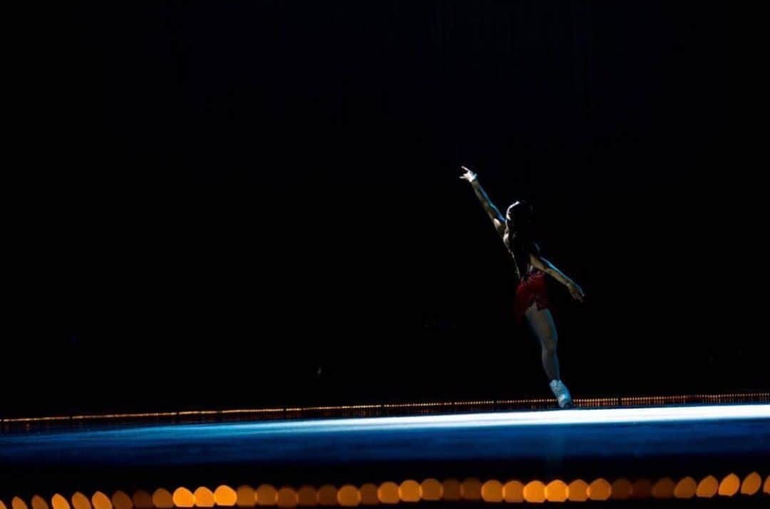 のインスタグラム：「Another day, another angle. ♥️⛸ Why do they call this move the spread eagle anyways? 🦅 📸: @davecamara1 • • • #figureskating #skate #ice #skating #broadmoorworldarena #olympics #figureskate #athlete  #spreadeagle」