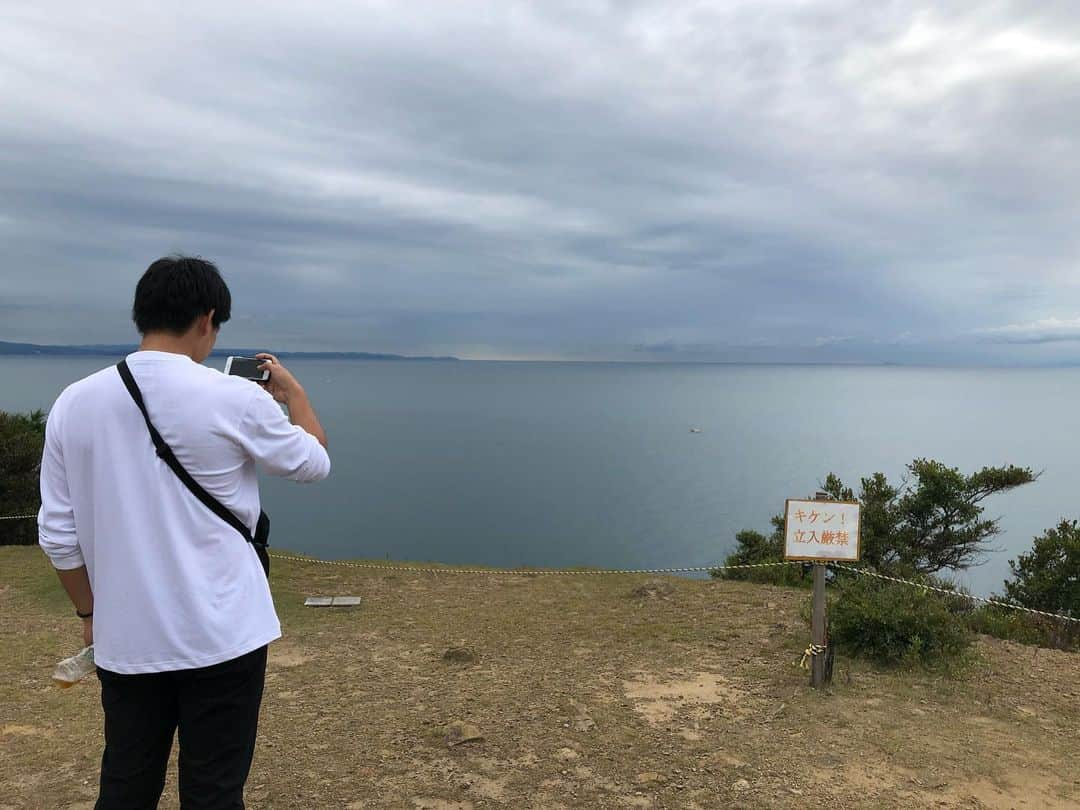 大村ジーニアスさんのインスタグラム写真 - (大村ジーニアスInstagram)「【友ヶ島】 伊織に駅に 朝6時半集合と言われ 東と3人で着いた無人島。 「楽しくて歴史が知れました」 #友ヶ島 #からし蓮根伊織 #ダブルヒガシ東 #大村ジーニアス」9月24日 13時55分 - kenjitimekenjitime