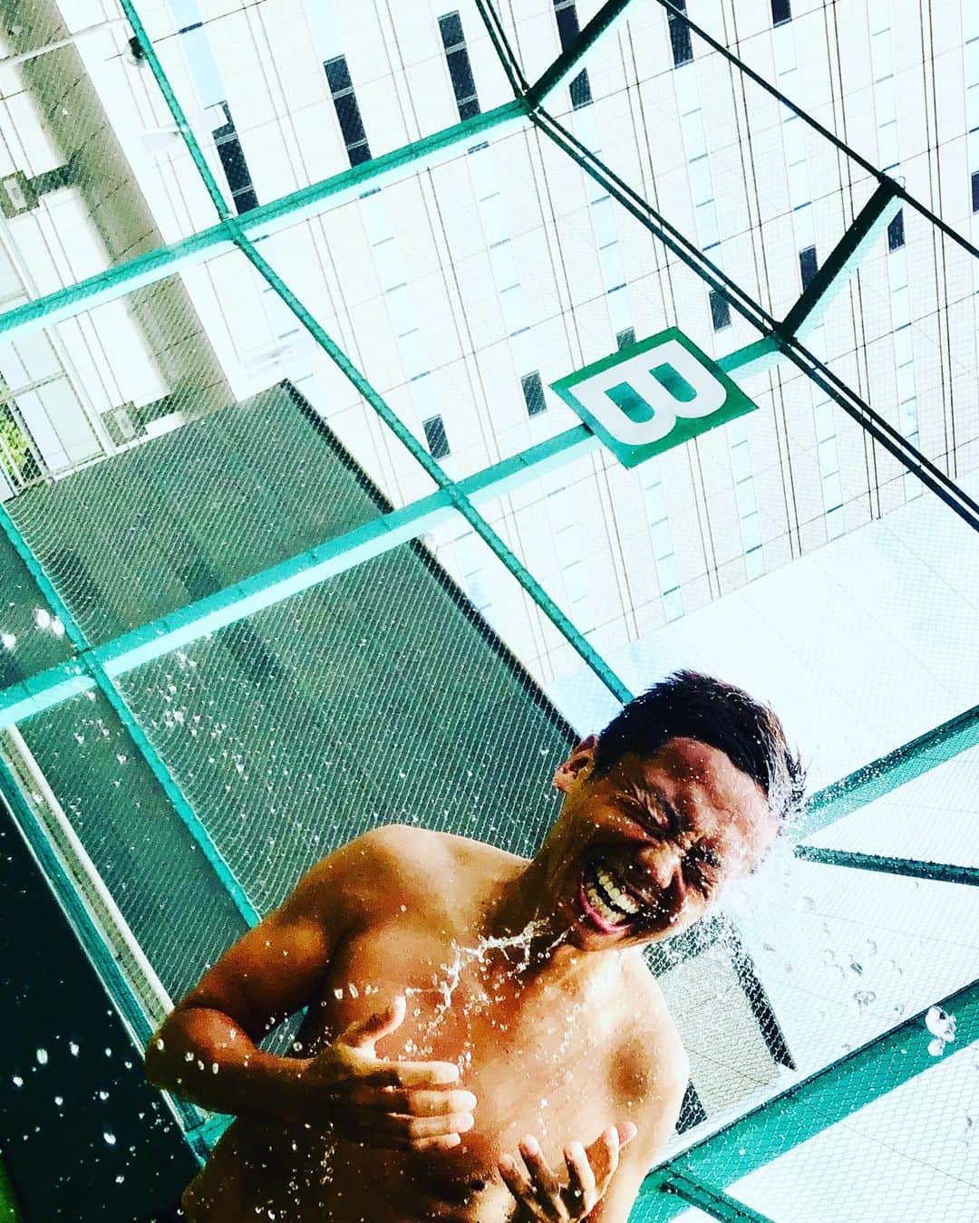 GAKU-MCさんのインスタグラム写真 - (GAKU-MCInstagram)「ライブの翌日は恒例の #フットボール 。それにしても暑かった！ 夏続いております！#endlesssummer #水浴び MC❗️ #gakumc  #ガクエムシー」9月24日 14時07分 - gaku_mc