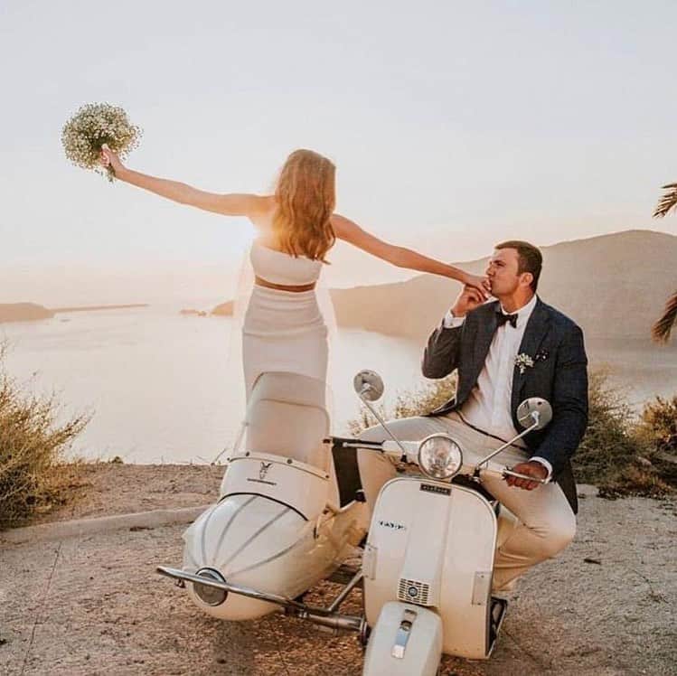 Wedding ?さんのインスタグラム写真 - (Wedding ?Instagram)「Lovely outdoor wedding and destination wedding - Santorini 🇬🇷 Tag a bride to be ❤️ Marque uma noivinha que quer um casamento assim! . . . . Planner @rocabellaweddings Flowers @bettyflowerssantorini Ph @lighthousephotography_gr Venue @rocabellasantorini . . . . .  #dress #makeup #hairstyle #vestido #weddingdecor #decoracaocasamento #justmarried #weddingtrends #wedding #bride #bridetobe #noiva  #vestidodenoiva #weddingdress #weddinggown  #casamento #honeymoon #luademel #destinationwedding#weddinginspiration #royal #royalwedding #recife #saopaulo #ny #london #weddingideasbrides」9月24日 14時07分 - weddingideas_brides