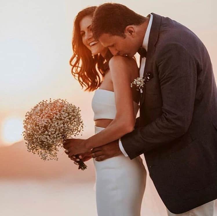 Wedding ?さんのインスタグラム写真 - (Wedding ?Instagram)「Lovely outdoor wedding and destination wedding - Santorini 🇬🇷 Tag a bride to be ❤️ Marque uma noivinha que quer um casamento assim! . . . . Planner @rocabellaweddings Flowers @bettyflowerssantorini Ph @lighthousephotography_gr Venue @rocabellasantorini . . . . .  #dress #makeup #hairstyle #vestido #weddingdecor #decoracaocasamento #justmarried #weddingtrends #wedding #bride #bridetobe #noiva  #vestidodenoiva #weddingdress #weddinggown  #casamento #honeymoon #luademel #destinationwedding#weddinginspiration #royal #royalwedding #recife #saopaulo #ny #london #weddingideasbrides」9月24日 14時07分 - weddingideas_brides