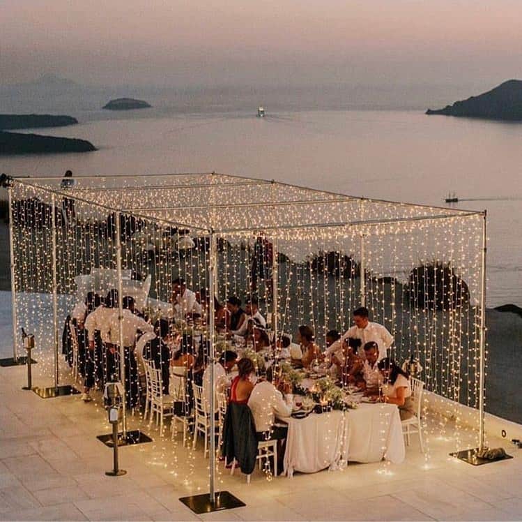 Wedding ?さんのインスタグラム写真 - (Wedding ?Instagram)「Lovely outdoor wedding and destination wedding - Santorini 🇬🇷 Tag a bride to be ❤️ Marque uma noivinha que quer um casamento assim! . . . . Planner @rocabellaweddings Flowers @bettyflowerssantorini Ph @lighthousephotography_gr Venue @rocabellasantorini . . . . .  #dress #makeup #hairstyle #vestido #weddingdecor #decoracaocasamento #justmarried #weddingtrends #wedding #bride #bridetobe #noiva  #vestidodenoiva #weddingdress #weddinggown  #casamento #honeymoon #luademel #destinationwedding#weddinginspiration #royal #royalwedding #recife #saopaulo #ny #london #weddingideasbrides」9月24日 14時07分 - weddingideas_brides