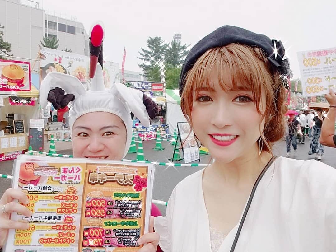 石関友梨さんのインスタグラム写真 - (石関友梨Instagram)「お肉の祭典大食いステージに沢山の方が見に来てくれました(´✪ω✪`)♡ 連日のイベントで私の顔が浮腫んでて目が一重になってても私と認識してもらえて良かったww  声かけてくれたりお写真撮たり、皆さんありがとう🎀  #お肉の祭典 #大食いイベント #高崎ホルモン #肉フェス」9月24日 14時53分 - yurimorico