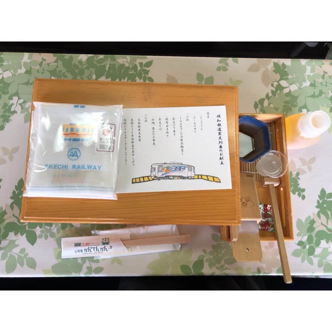 村井美樹さんのインスタグラム写真 - (村井美樹Instagram)「本日の東京新聞の朝刊のコラム「鉄学しましょ」は、今年の夏に乗った岐阜県・明知鉄道の「寒天列車」について綴っています☺️ . ↓こちらのリンクからも読めます。 「寒天と光秀と」 https://www.tokyo-np.co.jp/article/feature/tetsugaku/list/CK2019092402000135.html . ブログにも詳しく書いています。（ストーリーから飛べます） ぜひご覧ください😄 . #寒天列車 #明知鉄道 #明智光秀 #日本一の農村景観 #岩村駅 #明智駅 #単線 #鉄道旅 #東京新聞 #鉄学しましょ」9月24日 14時54分 - miki_murai_