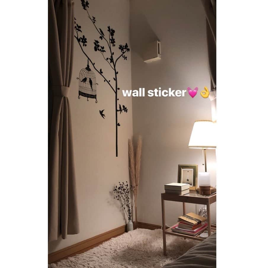 三好あんなのインスタグラム：「毎朝このwall sticker見て癒されてる🕊✨ 簡単に貼れるし、楽天で1200円という破格😳 ． ． #ウォールステッカー  #wallsticker」