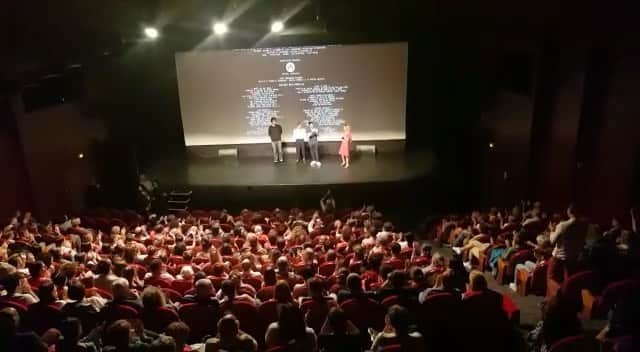 アリス・アイザズのインスタグラム：「MERCI Montélimar pour ce si bel accueil ! ❤️ #playlefilm  @delecritalecran」