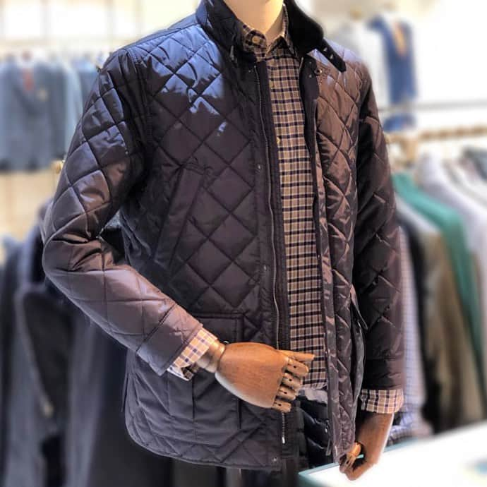 DAKS Koreaさんのインスタグラム写真 - (DAKS KoreaInstagram)「DAKS MEN British Outer  DAKS의 125주년 기념 브리티시 아우터들을 만나보세요. 2019년 FW시즌 자파리, 트렌치코트, 사파리 등은 영국 BRITISH MILLERAIN Co. 의 왁스 코팅 원단을 사용하여 제작되었습니다. BRITISH MILLERAIN Co. 는 1880년 설립되어, 전통적인 방수 처리 기법으로 바버, 벨스타프 등 많은 브랜드에서 사랑을 받고 있는 패브릭 컴퍼니입니다.  19FW DAKS는 닥스의 클래식 감성에 실용적인 모던함을 더한 아우터 제품을 선보입니다. 시간이 지날수록 더욱 멋스러워 질 제품을 선택하세요.  #DAKS #닥스 #DAKS125 #BRITISH #CLASSIC #DMJU9D101N2 #DMSH9D104N2」9月24日 15時01分 - dakskorea_accessories