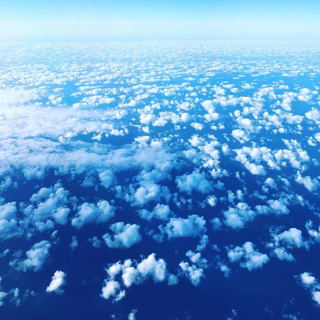 南壽あさ子さんのインスタグラム写真 - (南壽あさ子Instagram)「日本に帰国しました。 無事にすべて終えることができて、ほっとしています。 気がつけば9月も終わりに近づいていますね。発売も、もうすぐです。  #帰国 #sky #landscape #clouds」9月24日 15時08分 - nasuasaco